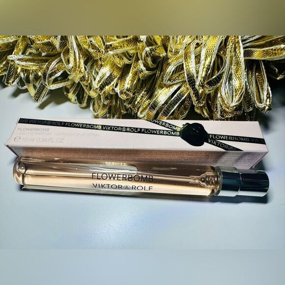 VIKTOR & ROLF FLOWERBOMB - A Burst of Floral Luxury - Picture 12 of 16